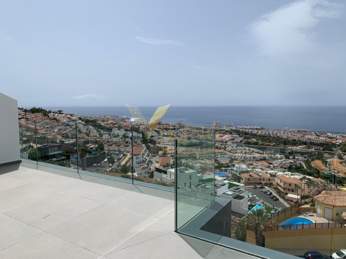 Duplex with Panoramic View in San Eugenio Alto – Tenerife